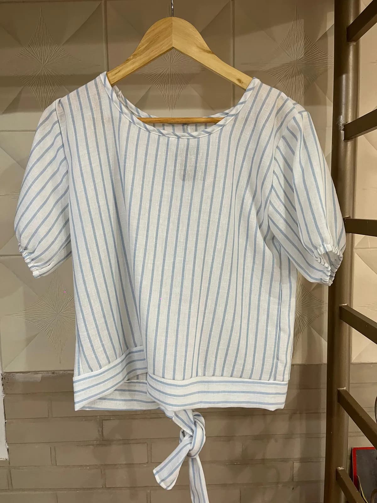 Blusa rayada con lazo